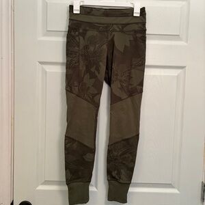 Athleta Excursion size small leggings